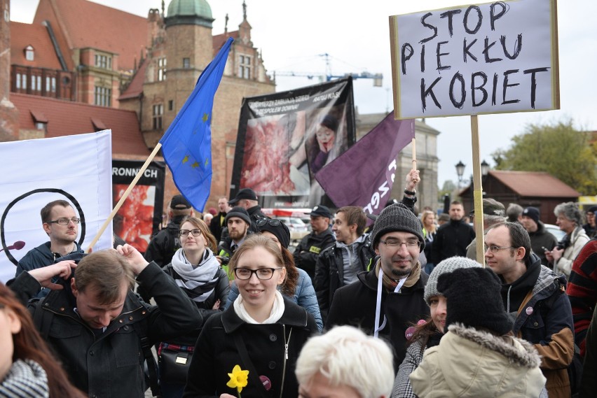 Manifestacja pod hasłem „uSTAWKA:prawa kobiet”  w Gdańsku...