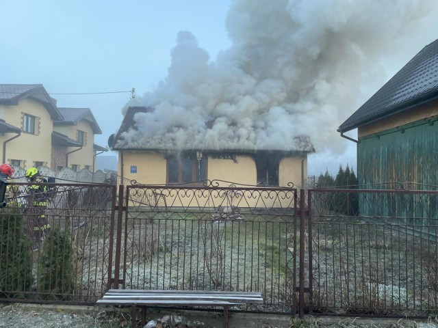 Pożar domu pod Warszawą. Zginęły dwie osoby