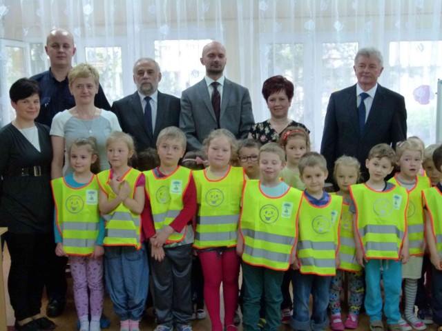 Krotoszyn - Przedszkola dostały kamizelki