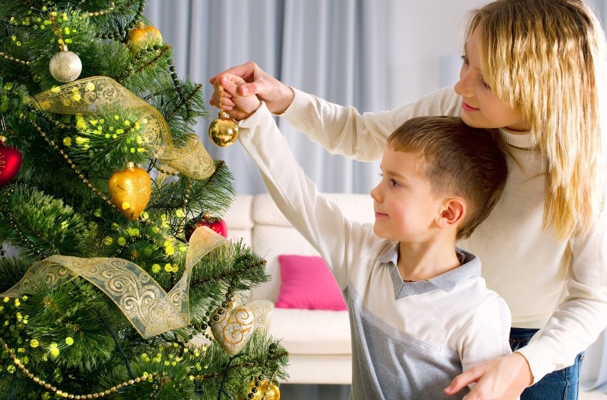 Zgodnie z tradycją świąteczna choinka powinna dekorować dom...