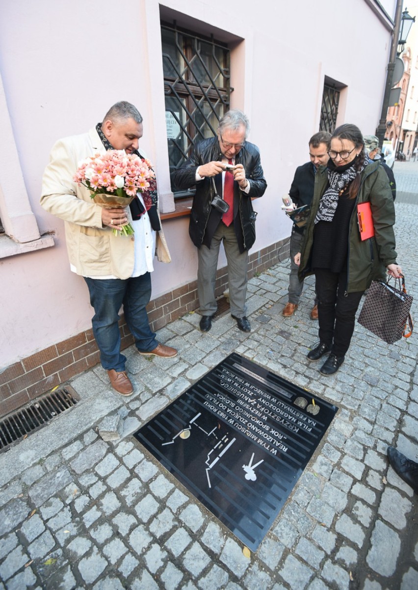 „Rok spokojnego słońca” to film, który reżyser Krzysztof...