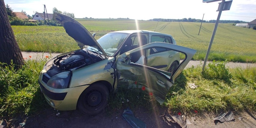 Wypadek na drodze Gruta - Mełno. Jedna osoba trafiła do szpitala [zdjęcia]