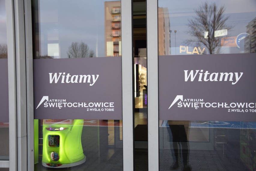 Tesco w centrum handlowym Atrium Świętochłowice jest otwarte. Można tu zrobić zakupy