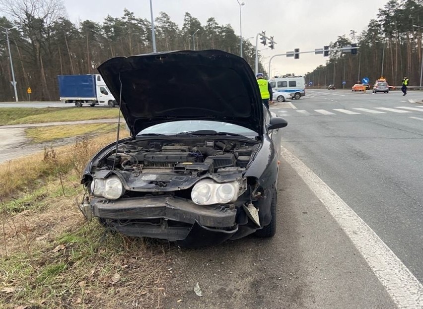 Na skrzyżowaniu ul. Częstochowskiej z obwodnicą Opola suzuki...