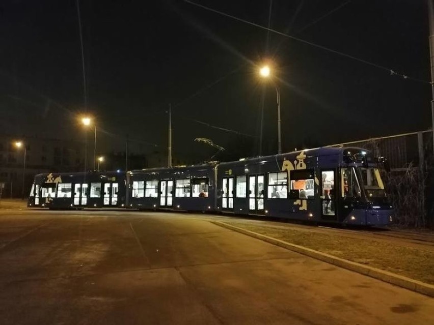 Pierwszy z nowych tramwajów zacznie wozić pasażerów po...