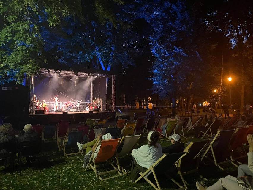 Koncert zespołu Madrugada w parku przy Wieluńskim Domu...