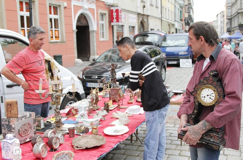 Powraca Giełda Staroci w Świdnicy. Czy w najbliższą niedzielę na rynku znów będą tłumy kolekcjonerów?