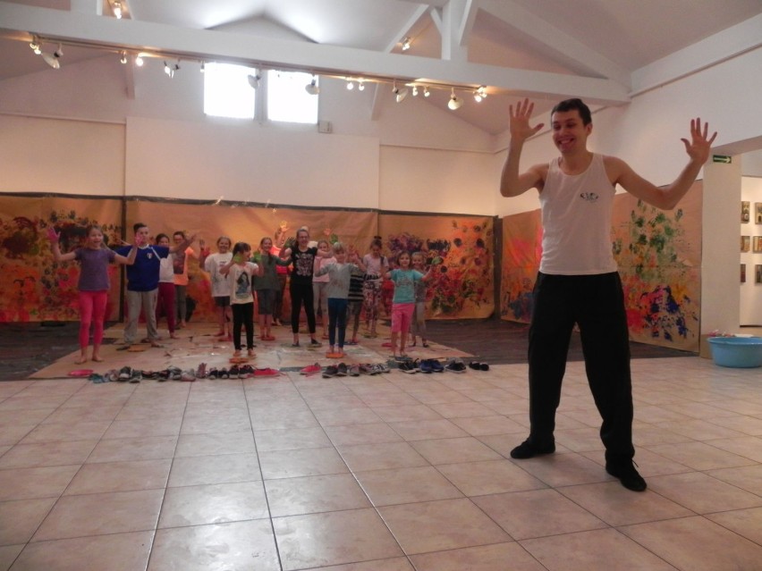 Utwór 'Kaktus' Filip Jędruch zatańczył razem z uczestnikami...