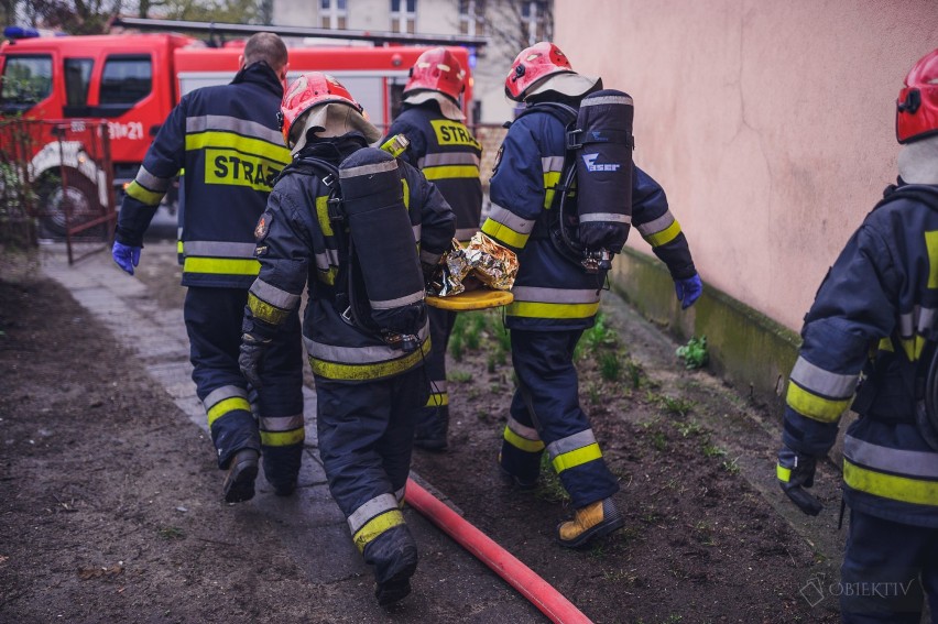 Pożar w centrum Tarnowskich Gór. Kobieta cudem uniknęła śmierci