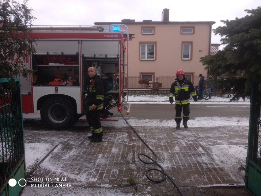 Pożar na poddaszu domu w Zduńskiej Woli [zdjęcia]