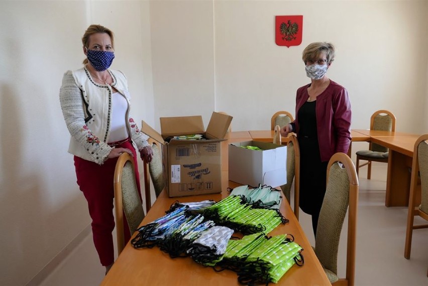 Złotów - Gmina Lipka przekazuje 500 szt maseczk ochronnych dla szpitala w Złotowie