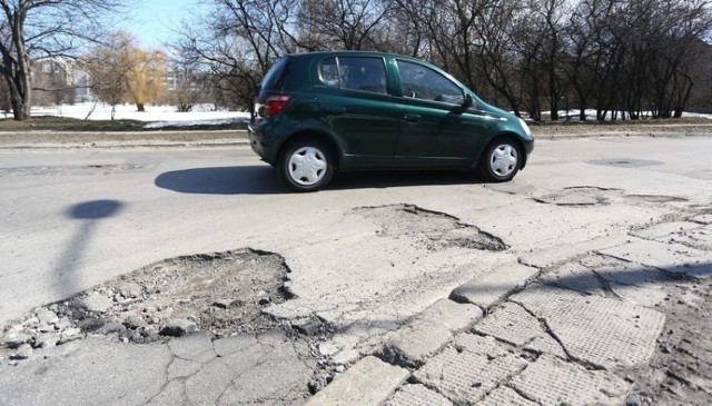 Temat dziurawych dróg w Radomiu  wywołuje spore zainteresowanie wśród internautów.  Gdzie jest najgorzej?