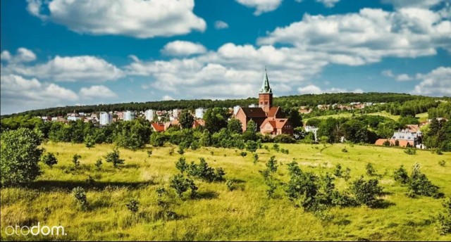 Działka budowlana
200 000 zł
Wałbrzych, Biały Kamień 
Powierzchnia:
1 000 m²
Typ działki:
budowlana
Wymiary:
10 arów 
Ogrodzenie:
nie
Położenie:
miasto
Działka znajduje się w cichej kameralnej okolicy z pięknym widokiem na górę Chełmiec w dzielnicy Biały Kamień. Działka uzbrojona w wodę oraz kanalizację.
Atuty:
- Aqua Zdrój w bliskim sąsiedztwie
- łatwy dojazd do głównej ulicy
- cicha i spokojna okolica
- uzbrojenie terenu
- brak uciążliwego sąsiedztwa
- tereny rekreacyjne
- ciekawe ukształtowanie terenu
- odległość do Szczawna Zdroju - 2.6 km
- odległość do pl. Grunwaldzkiej - 3 km