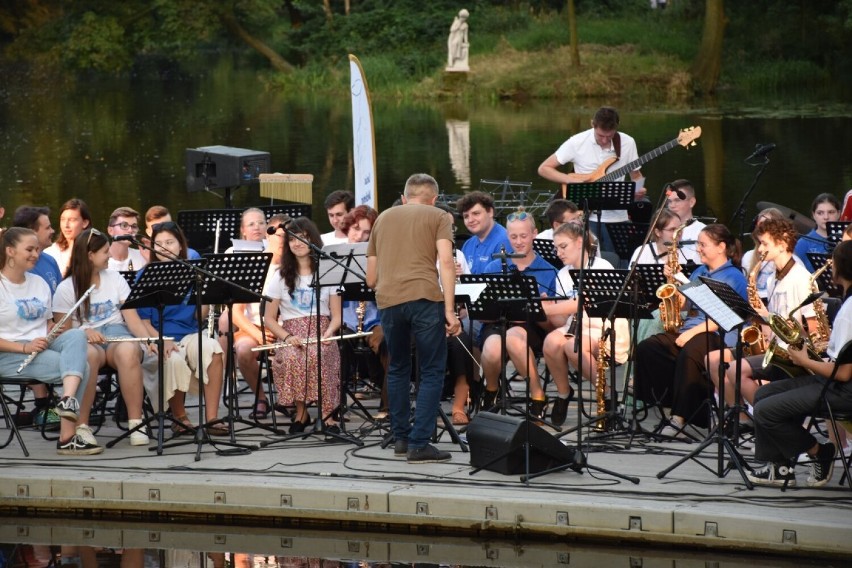 Roztrąbiony Kalisz. Wyjątkowy koncert na rzece Prośnie. ZDJĘCIA