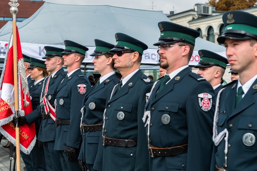 Czym zajmują się funkcjonariusze Służby Celno- Skarbowe