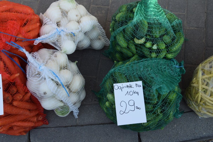 Kościerzyna. Ceny warzyw i owoców na kościerskim targowisku (sierpień 2022) ZDJĘCIA