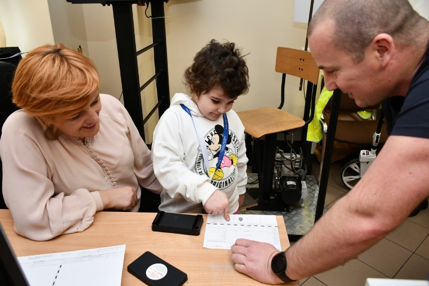 Wiktoria chciała poczuć się jak prawdziwa policjantka. Ustrzyccy funkcjonariusze spełnili jej marzenie