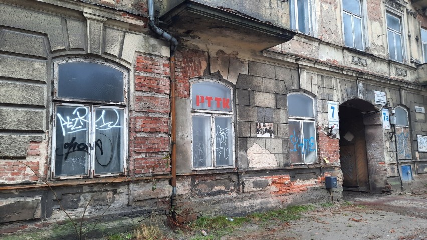 Kamienica przy Kościuszki 7A w Radomsku do remontu. TBS czeka na projekt. ZDJĘCIA