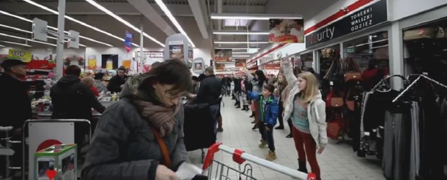 Flash mob w lęborskim Kauflandzie