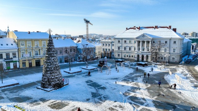 21 grudnia między godziną 20 i 21 zostanie wyłączona świąteczna iluminacja na kieleckim Rynku w ramach międzynarodowej akcji „Godzina dla Ukrainy”.