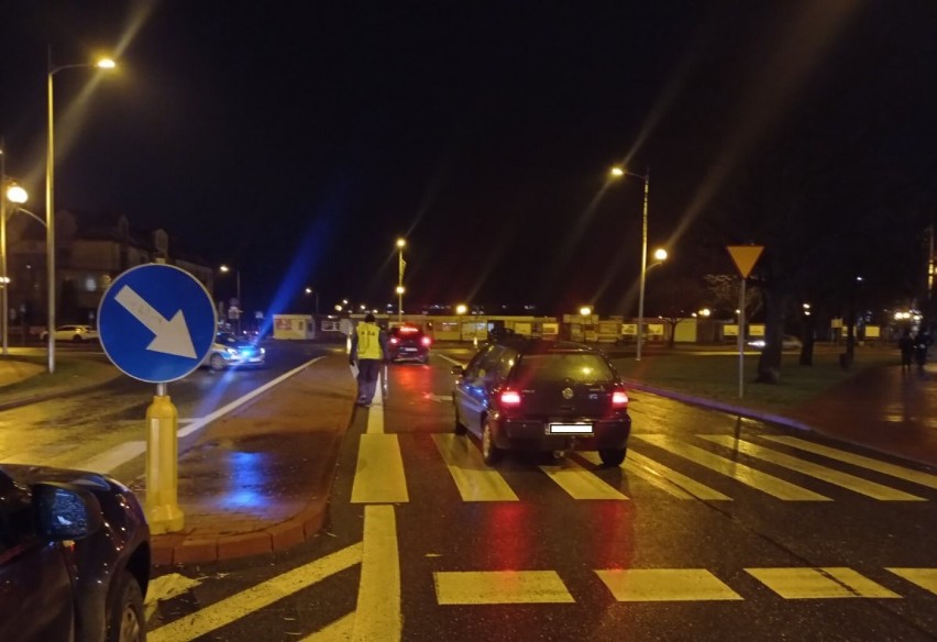 Potrącenie pieszego na pasach na ul. Słowackiego. Policja apeluje o rozwagę do pieszych i kierowców!