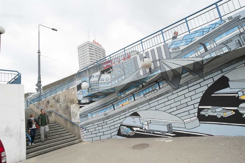 Stacja Metro Centrum. Na patelni powstaje ogromny mural