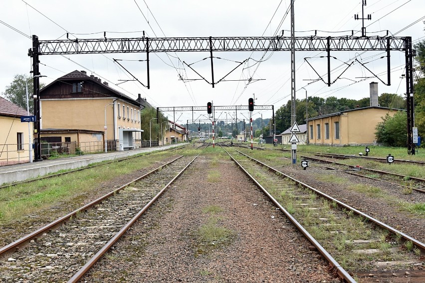 Gorlice, Moszczenica, Łużna oraz powiat walczą o pieniądze w ramach programu Kolej Plus. Cel: remont przystanków i budowa łącznika [ZDJĘCIA]