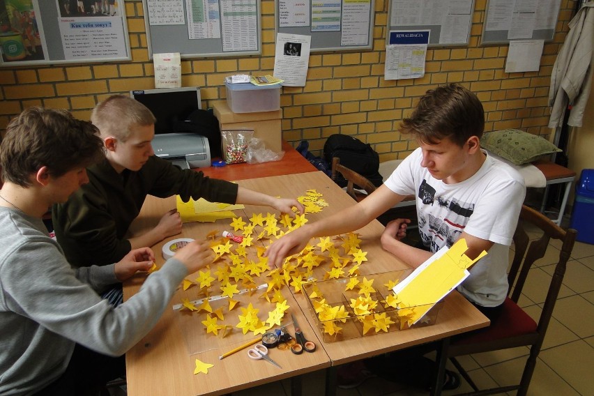 Uczniowie Zespołu Szkół Samochodowych we Włocławku realizują dodatkowe projekty nawet w czasie zdalnego nauczania