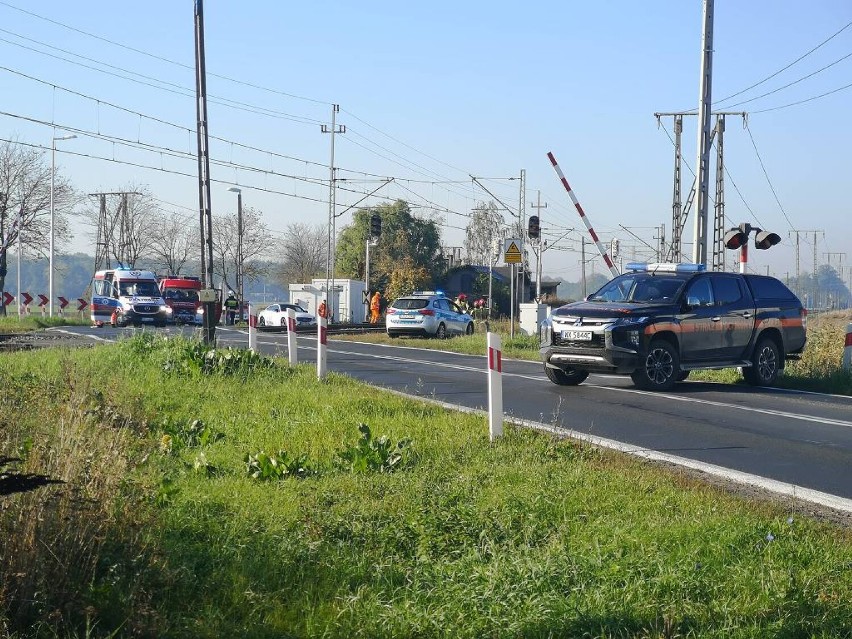 Tragedia w Wojnowicach! Samochód zderzył się z pociągiem [ZDJĘCIA]