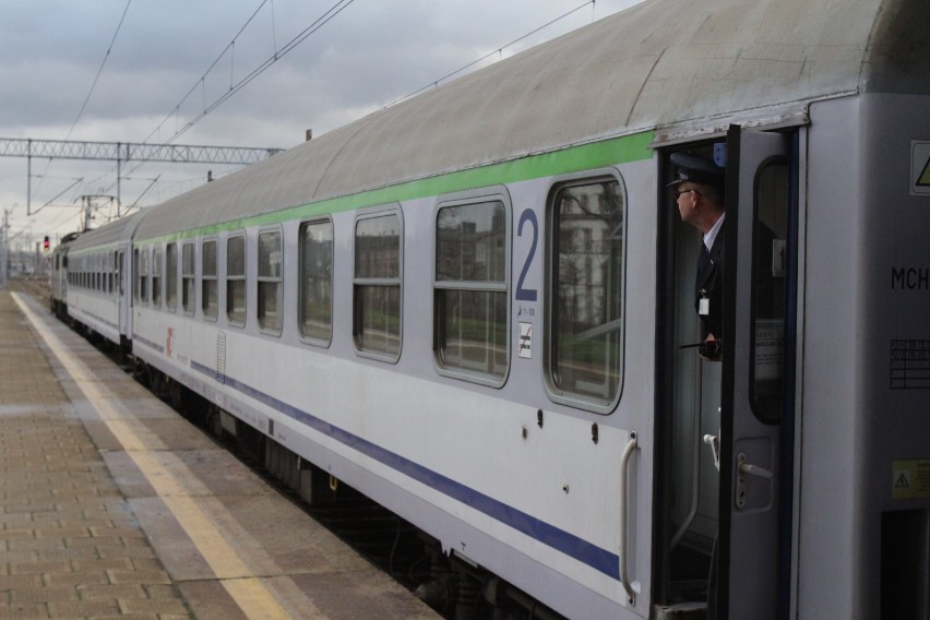 Pociągi PKP Intercity zatrzymują się w Batorym ZDJĘCIA