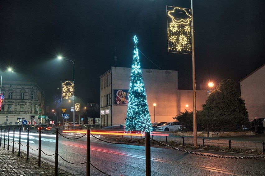 Tak prezentują się iluminacje świąteczne w Gubinie w tym...