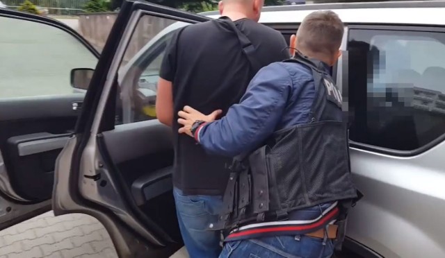 Przez kilka miesięcy trwało śledztwo nadzorowane przez Prokuraturę Rejonową Bydgoszcz-Południe. Materiał dowodowy zgromadzony przez policjantów potwierdził, że zorganizowana grupa przestępcza w sumie od 29 osób wyłudziła ponad 800 tys. złotych.