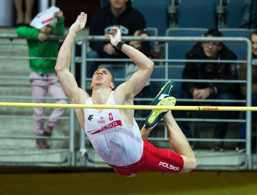 Medalowe występy Polaków 

800 m: 1. Marcin Lewandowski...