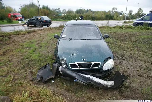 Dzisiaj około godziny 6.30 dyżurny Komendy Miejskiej Policji w Suwałkach został poinformowany o zderzeniu dwóch pojazdów w Przerośli.