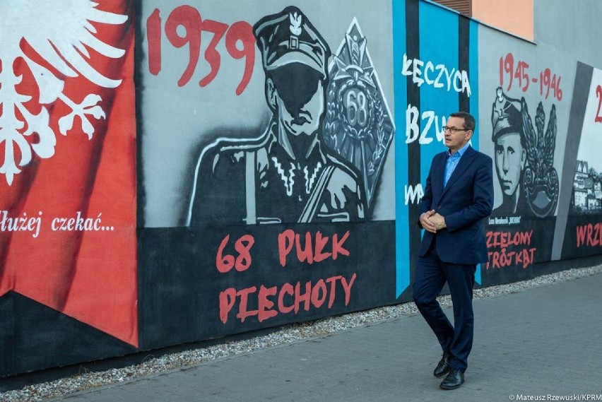 Premier Morawiecki przy wrzesińskim muralu, 07.07.20