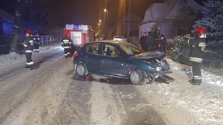 Wypadek na ul. Karsznickiej w Zduńskiej Woli [zdjęcia]