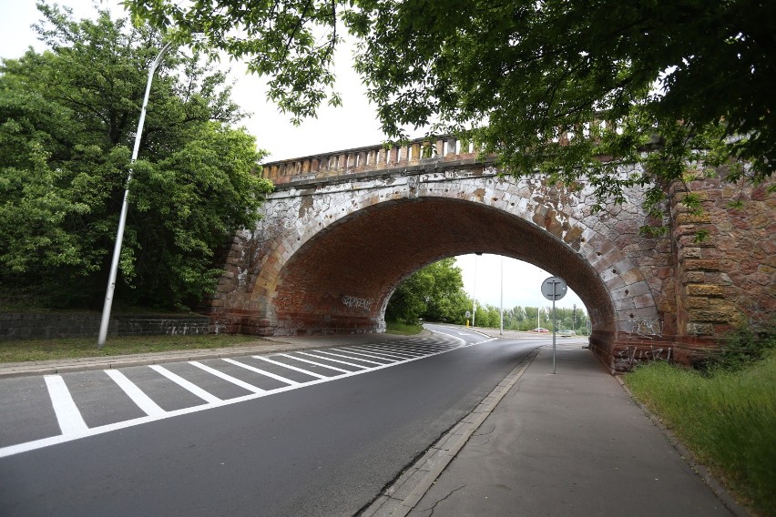 Remont wiaduktu łączącego most Poniatowskiego z Wisłostradą. Wybrano wykonawcę prac [ZDJĘCIA]