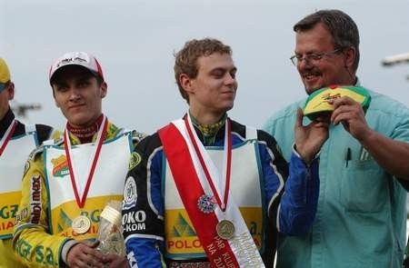 Ostatnim sukcesem BGŻ Polonii był złoty medal wywalczony podczas niedzielnego finału MMPPK. Od lewej: Robert Miśkowiak, Jarosław Hampel i Czesław Czernicki.