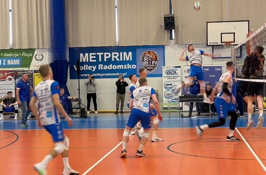 W ostatnim meczu w II lidze siatkarze METRPIM Volley...