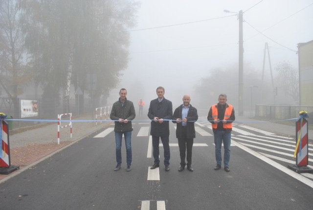 100 tys. zł koksownia przekazała na współfinansowanie modernizacji zniszczonej drogi na odcinku Leśnica-Krasowa w powiecie strzeleckim.