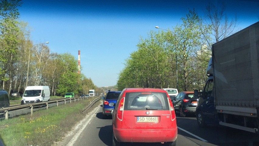 Zderzenie 4 samochodów w Sosnowcu spowodowało duże...