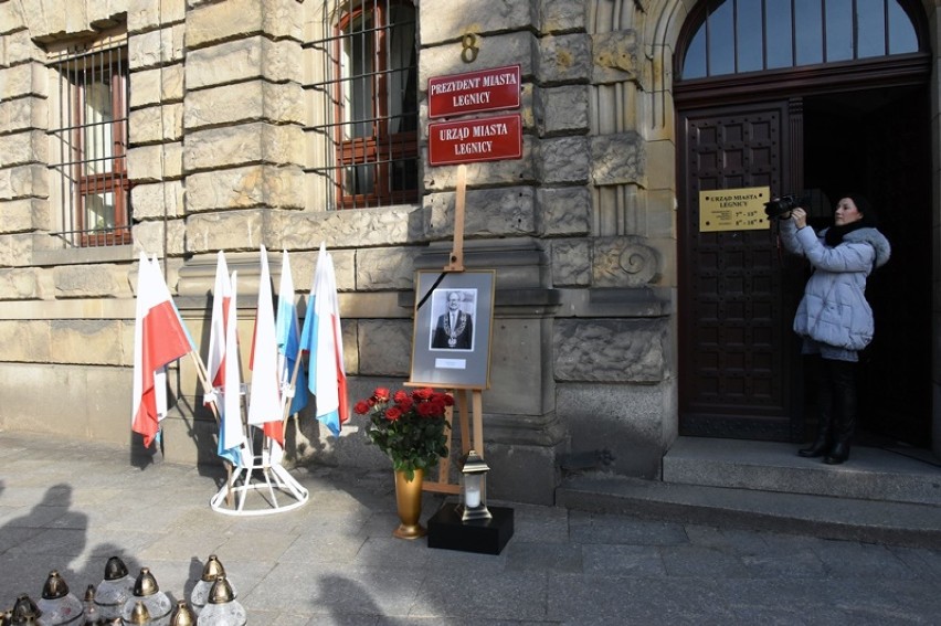  Hołd w Legnicy dla zamordowanego prezydenta Gdańska Pawła Adamowicza [ZDJĘCIA]