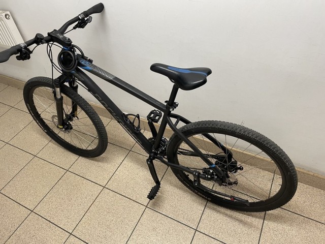Policjanci z Radomia odzyskali skradziony rower, teraz szukają właściciela.