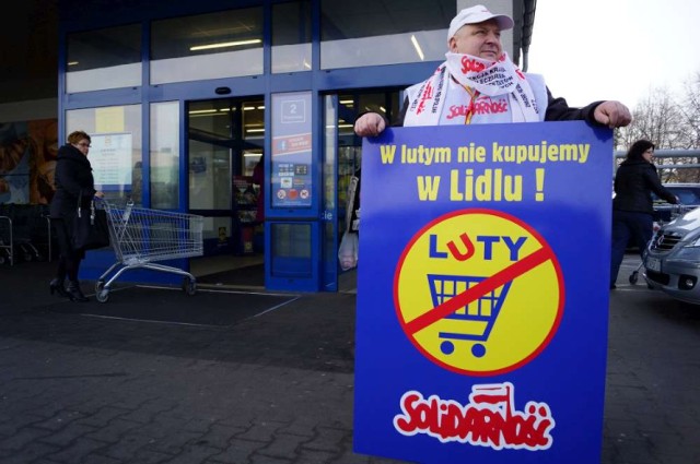 Związkowcy z kaliskiej Solidarności pikietowali przed sklepami Lidl