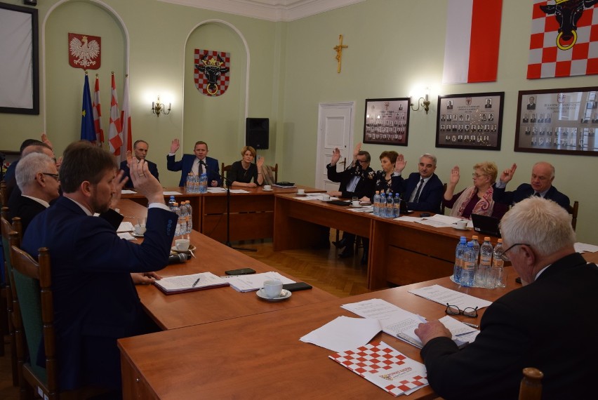 Radni przyjęli jednomyślnie budżet powiatu kaliskiego na...