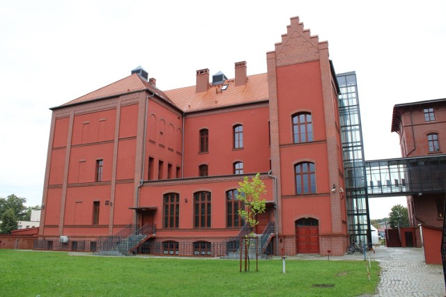 Kilka dni dłużej na złożenie dokumentów w Państwowej Wyższej Szkole Zawodowej w Głogowie mają tegoroczni kandydaci na studia.