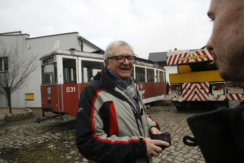 Osiem lat temu legnicki tramwaj trafił do zajezdni MPK, miał stanąć w centrum miasta, zdjęcia