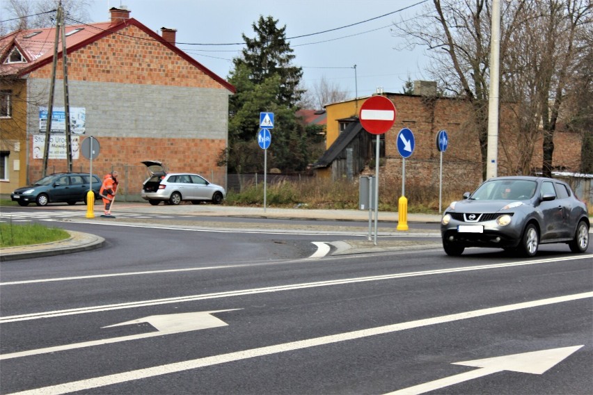 Na wjeździe do miasta od strony Gdańska i Łodzi wybudowano...