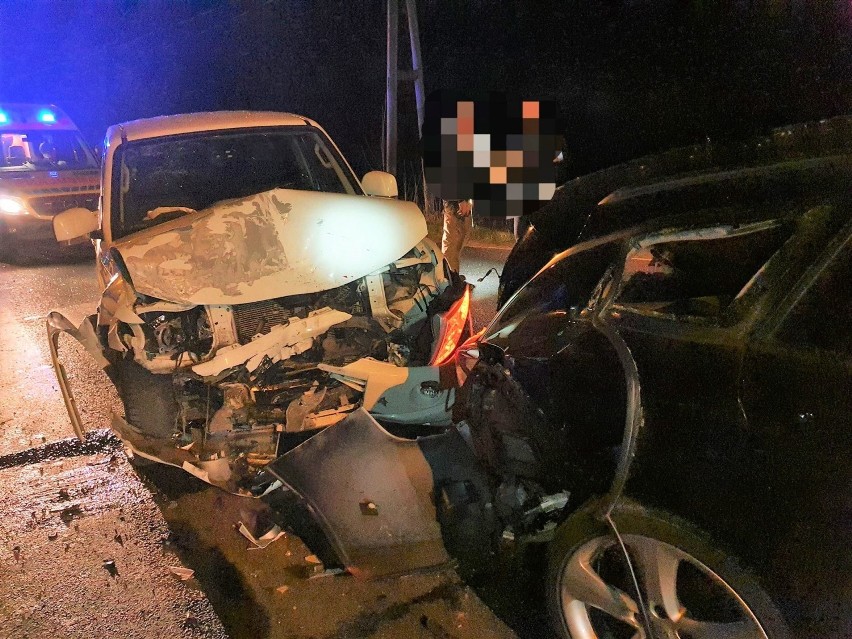 W rejonie Nowego Dworu pod Koronowem zderzyły się dwa auta...