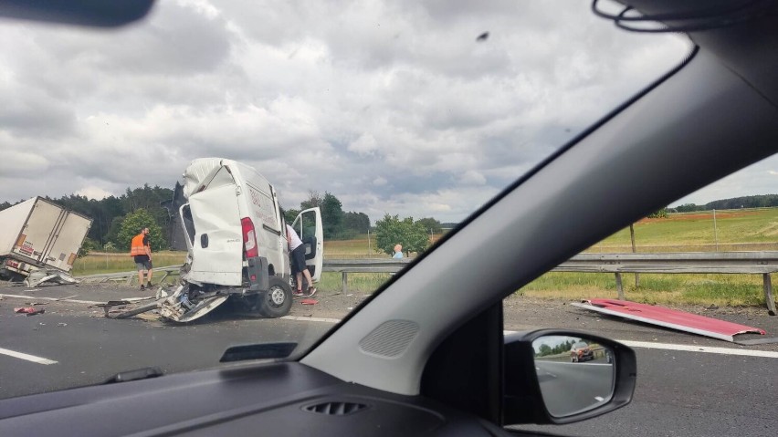 Dramat na S5 w Łubowie! Wypadek z udziałem busa i ciężarówki! [FOTO]